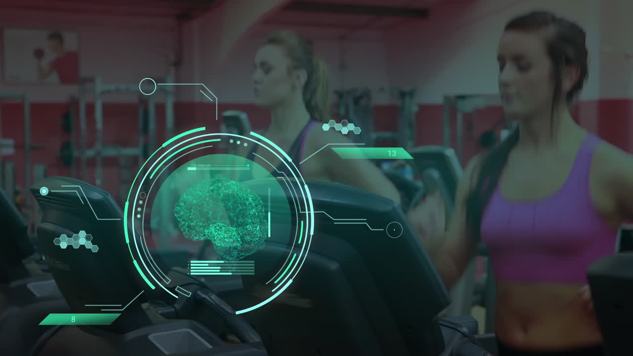 animación del procesamiento de datos sobre mujeres caucásicas corriendo en cinta de correr haciendo ejercicio en el gimnasio.