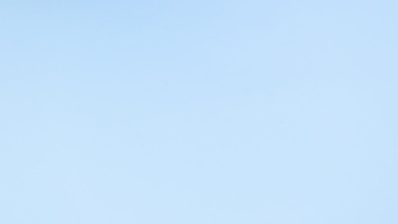 파란 테마의 왼쪽에 네 개의 빨간 하로우 하트가 나타납니다.