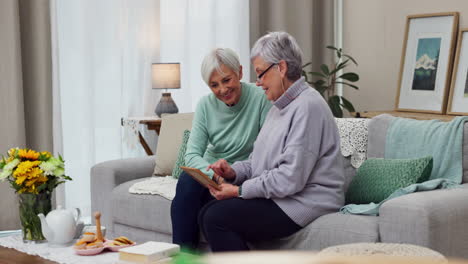 Senior,-women-and-photo-frame