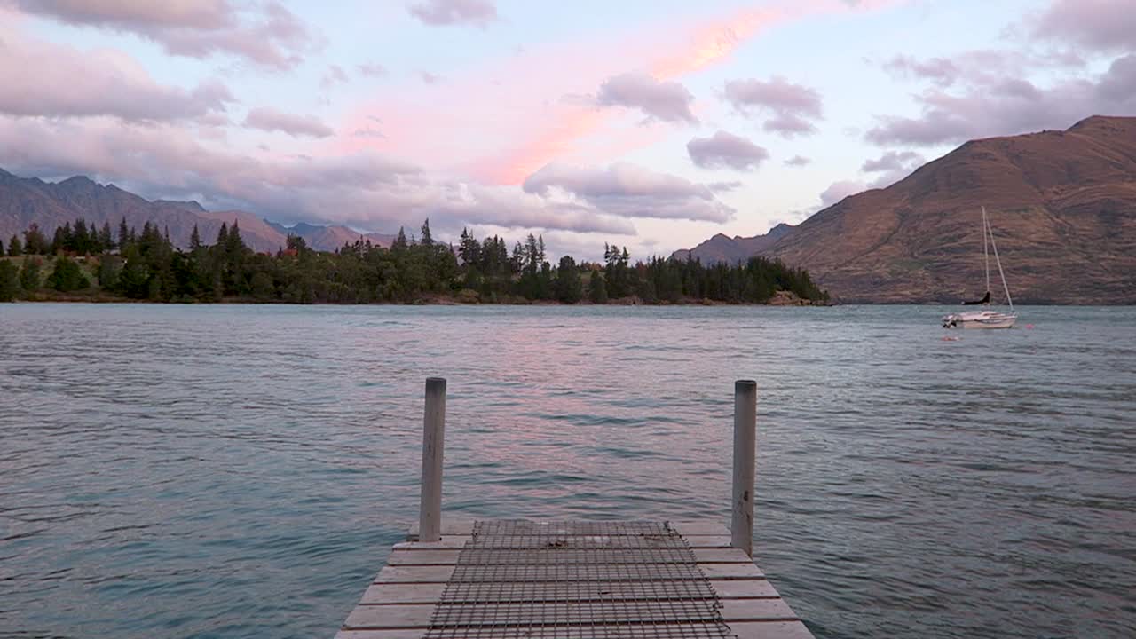 el atardecer en queenstown, nueva zelanda