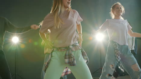 espectáculo de danza en grupo