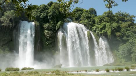 vista de las impresionantes y hermosas cascadas
