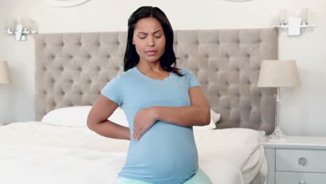 Schwangere-Frau-Mit-Rückenschmerzen