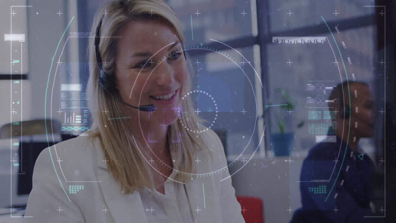 animación del procesamiento de datos financieros sobre diversas personas de negocios que trabajan en la oficina