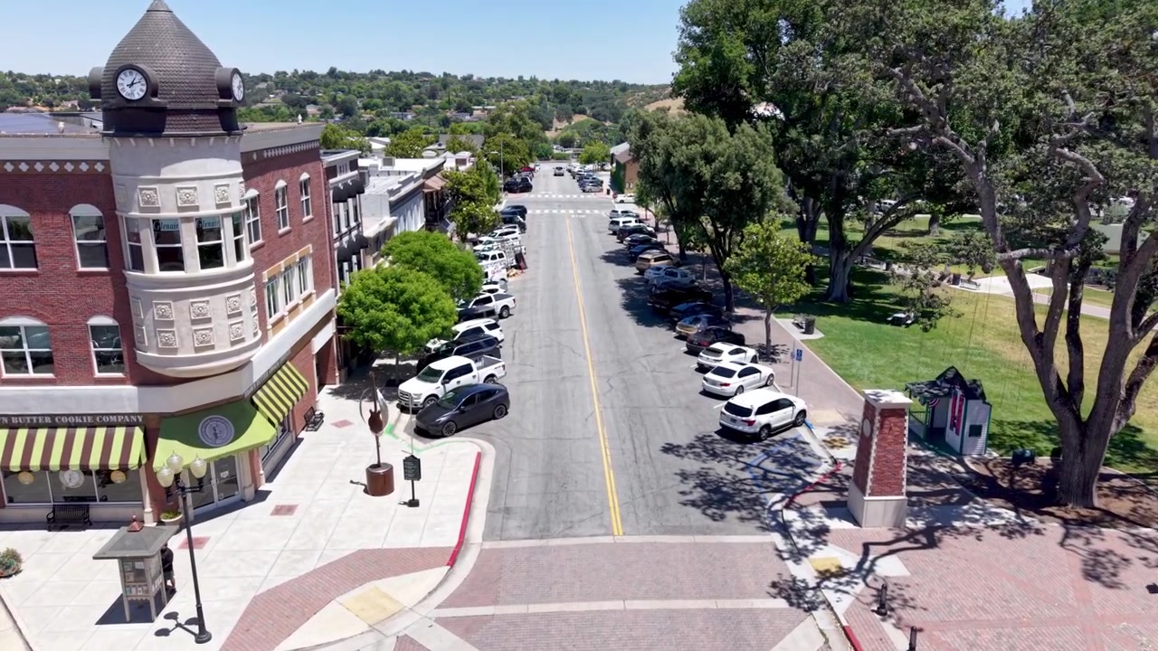 Vista aérea do centro de Paso Robles, Califórnia.