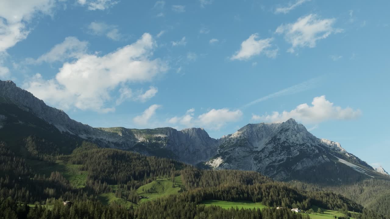 Wilder Kaiser Gebirge, aus der Drohnenperspektive. Tirol, Österreich