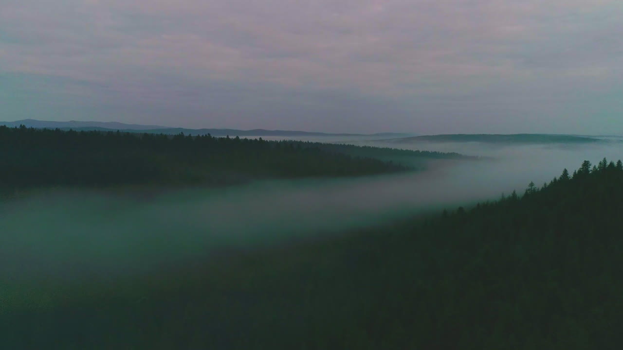 Tåget bjergdal set ovenfra