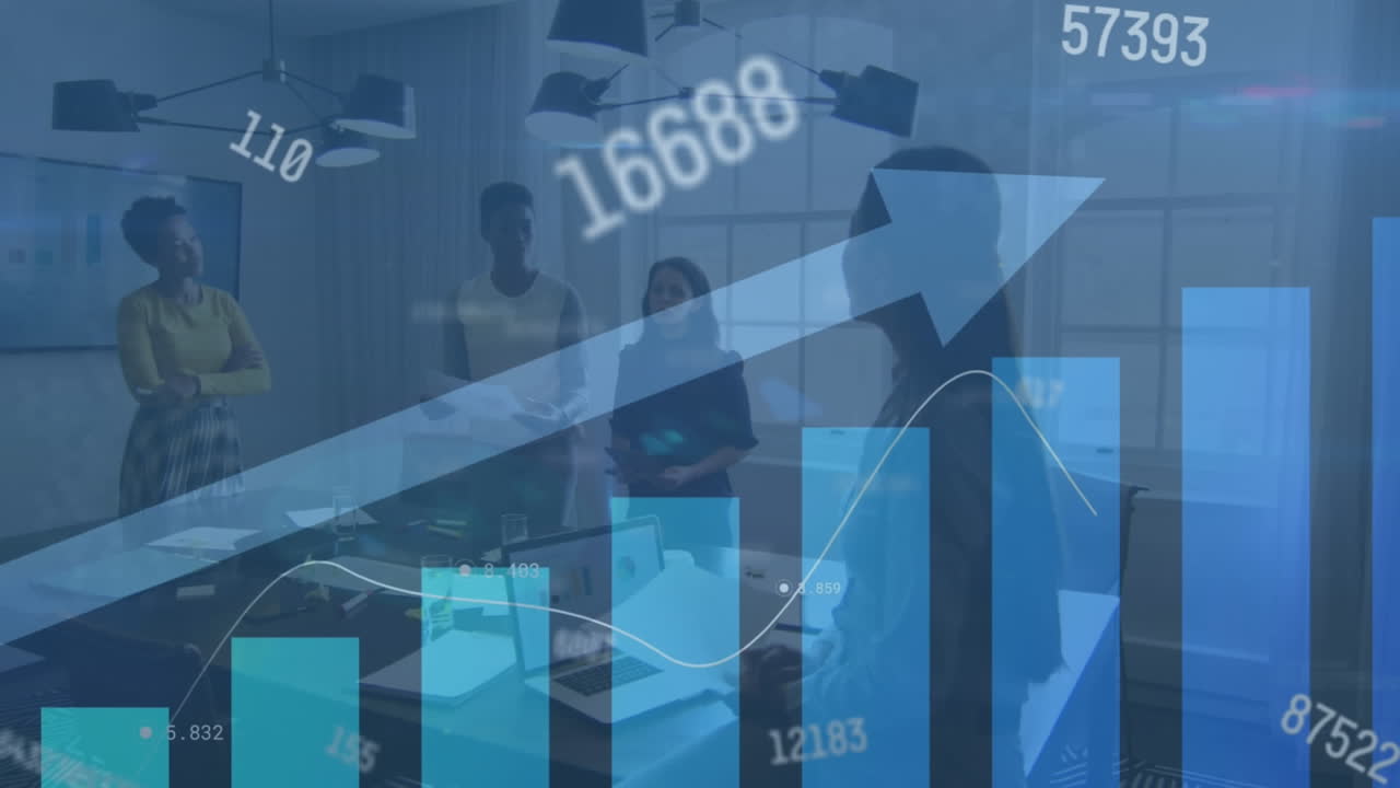 animación del procesamiento de datos estadísticos sobre diversos grupos de mujeres que discuten juntos en la oficina