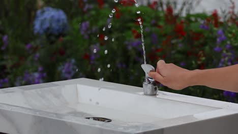 sequence of a faucet being turned on and off