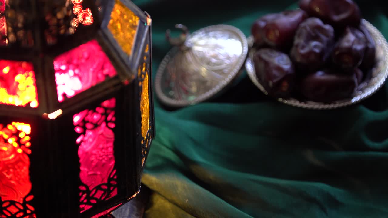 라마단 이슬람의 금식 달 - 이드 무바라크 - 이슬람 디자인 커피 - 라마단의 이프타르 - 저녁 파티