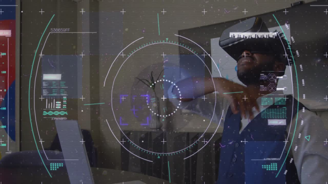 Databehandling og områdescanning over en afroamerikansk mand, der gestikulerer, mens han bærer et VR-headset.