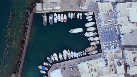 Puerto-Tradicional-De-La-Isla-Griega.-Naoussa,-Paros,-Grecia