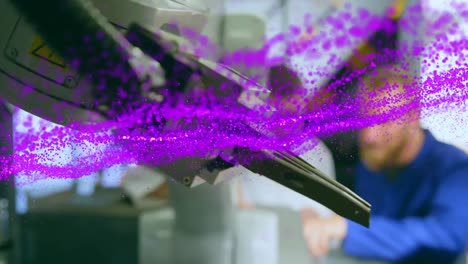 Animation-Eines-Violett-Leuchtenden-Netzes-über-Einem-Männlichen-Wissenschaftler-Mit-Roboter