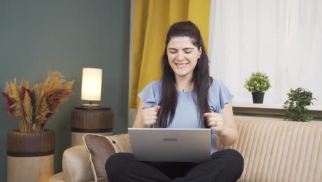 la mujer exitosa es feliz.