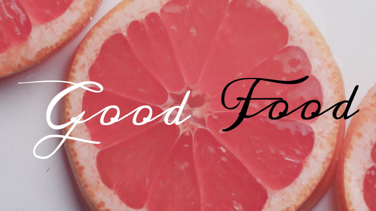Animation af teksten 'god mad' over en baggrund med frugt, der falder i vand.