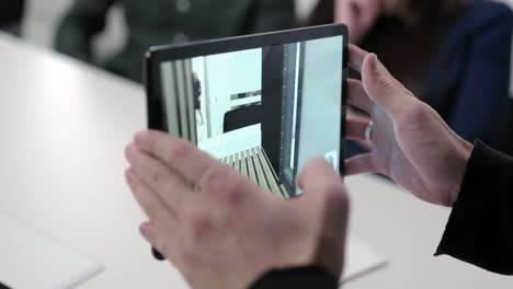 tableta que presenta el diseño de interiores en 3d