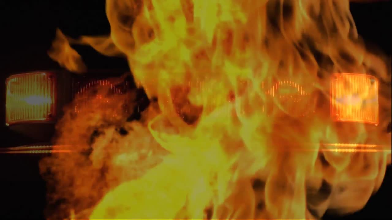 animación de una falsa explosión de fuego con sirenas de automóviles en el fondo