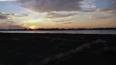 amanecer sobre el río mississippi en nueva orleans