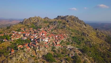 Monsanto-the-small-village-in-mount-Portuguese