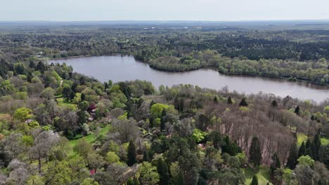 las aguas de virginia, windsor, great park, surrey, inglaterra, avión no tripulado, ángulo alto aéreo.