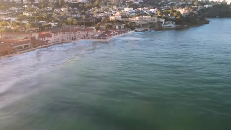 vista aérea de las costas de la jolla en la marea real