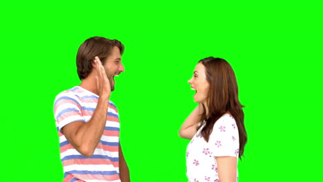 Freunde-Geben-High-Five-Auf-Greenscreen