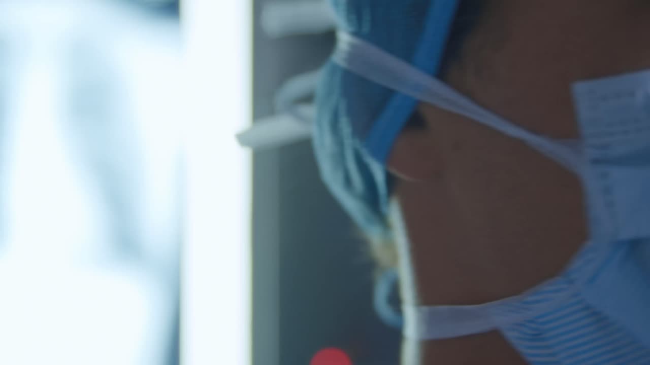 profesional médico que trabaja en un hospital