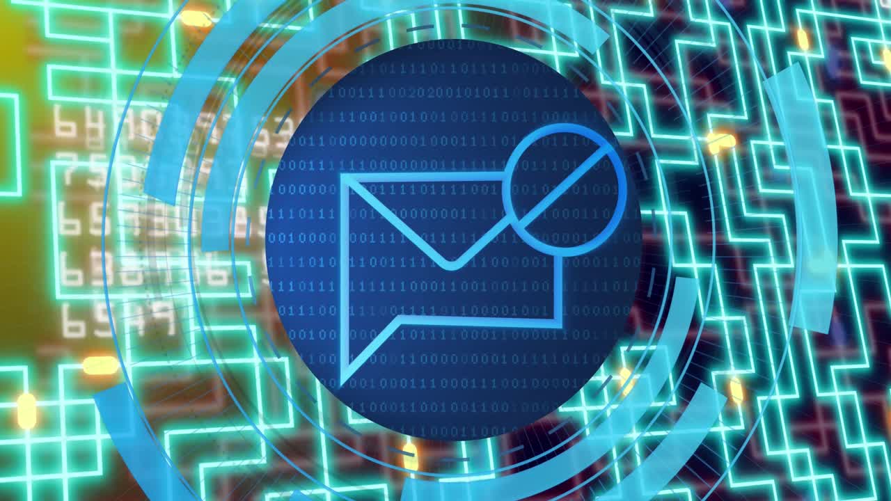 анимация компьютерной платки с обработкой данных и цифровой иконой электронной почты