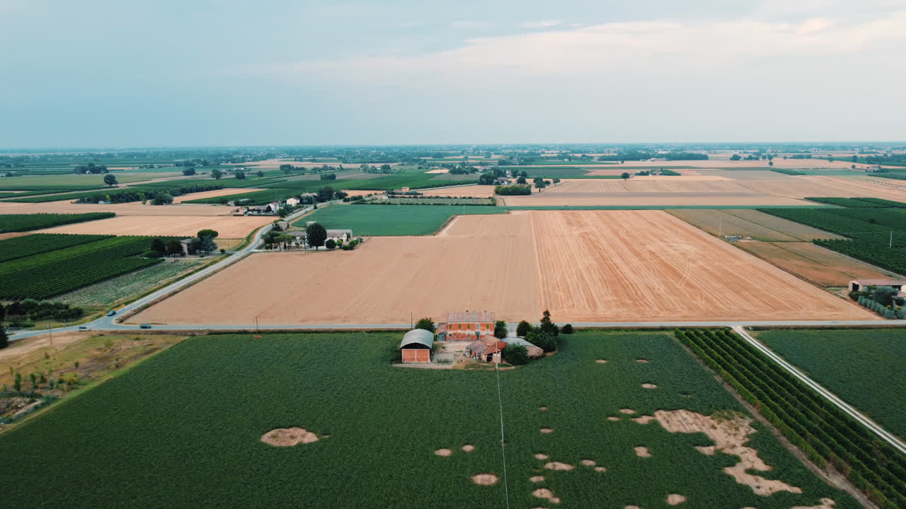 воздушный вид итальянских сельскохозяйственных угодий
