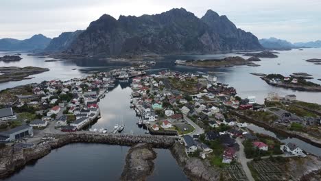 Luftaufnahmen-Von-Drohnen:-Dorf-Hemmingsvær,-Lofoten