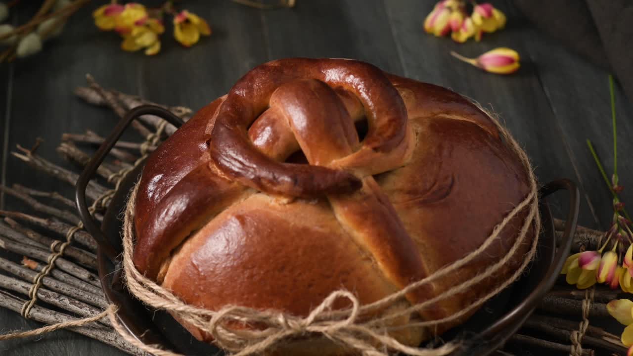 folar de pascua con huevo