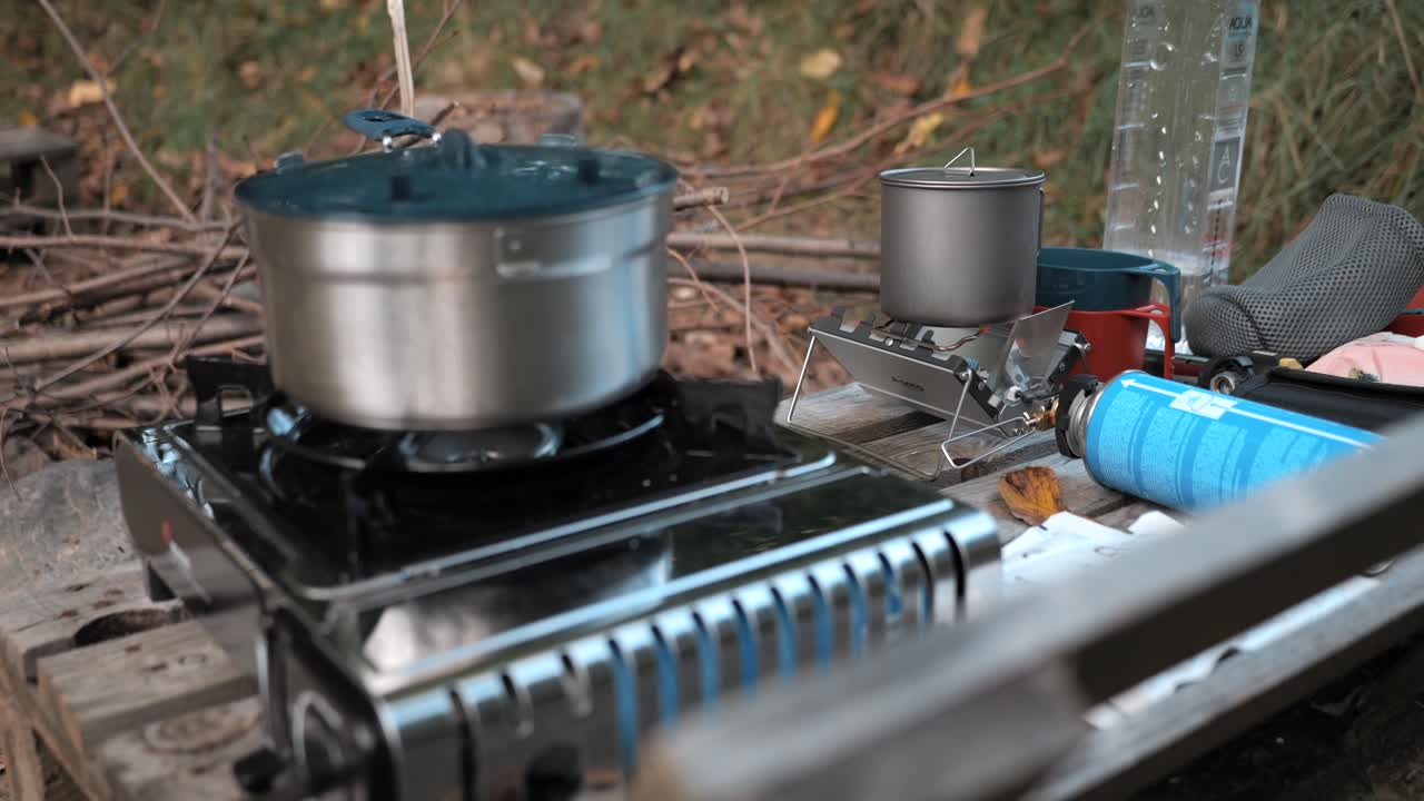 자연 속에서 즉석 카레라이스 요리, 야외, 캠핑