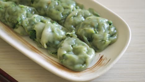 albóndigas de cebollino al vapor con salsa - estilo de comida asiática