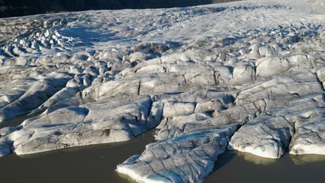 fotografía de un glaciar en islandia durante el invierno por la mañana5