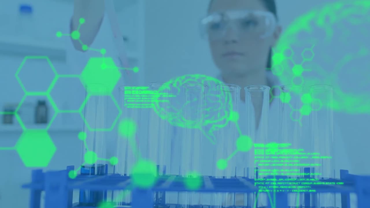 animación del procesamiento de datos sobre una científica caucásica en el laboratorio