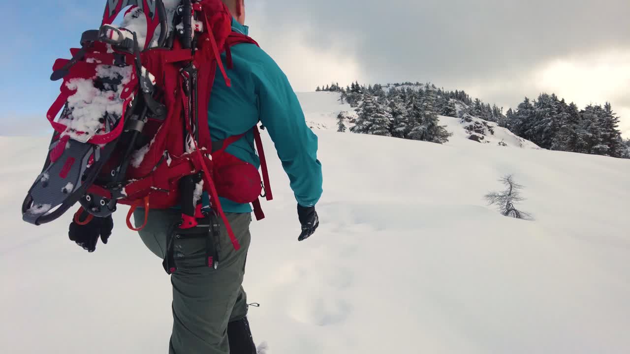 senderismo de invierno en la isla de vancouver, canadá