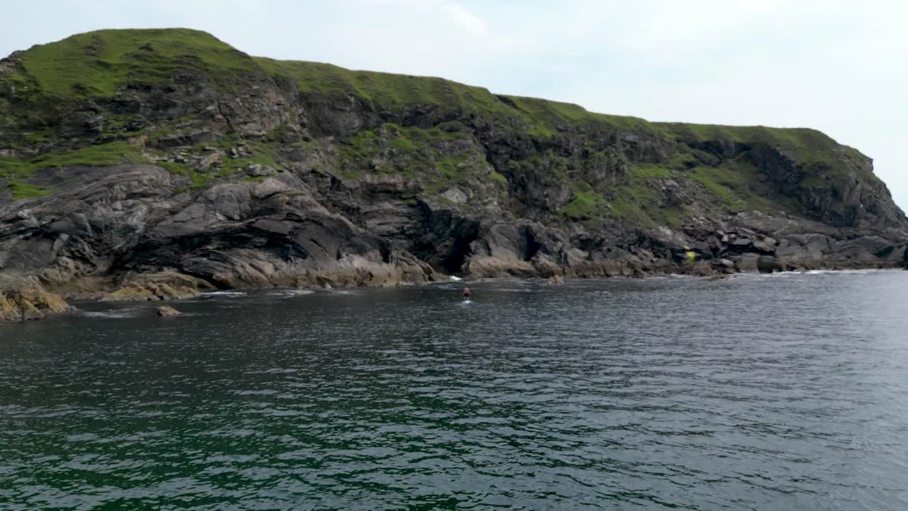 кинематографическое 4k плавание на веслах по океану