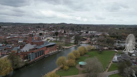 river avon y royal shakespeare theatre stratford upon avon inglaterra drone vista aérea