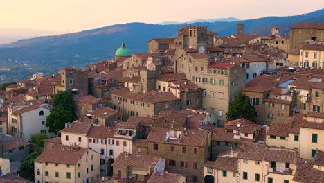 cortona italian medieval mountain village tuscany