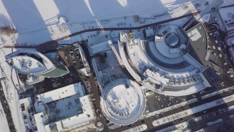vista aérea de un complejo urbano moderno en invierno