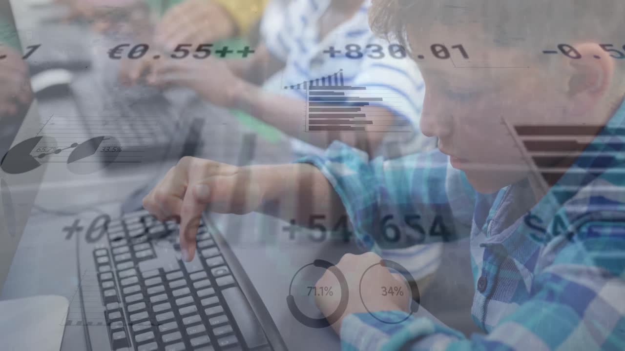 animación del procesamiento de datos en diversos escolares que utilizan computadoras