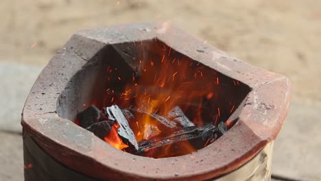 Estufa,-Estufa-De-Arcilla,-Estufa-Tailandesa-Estufa-De-Arcilla-Tradicional-Tailandesa