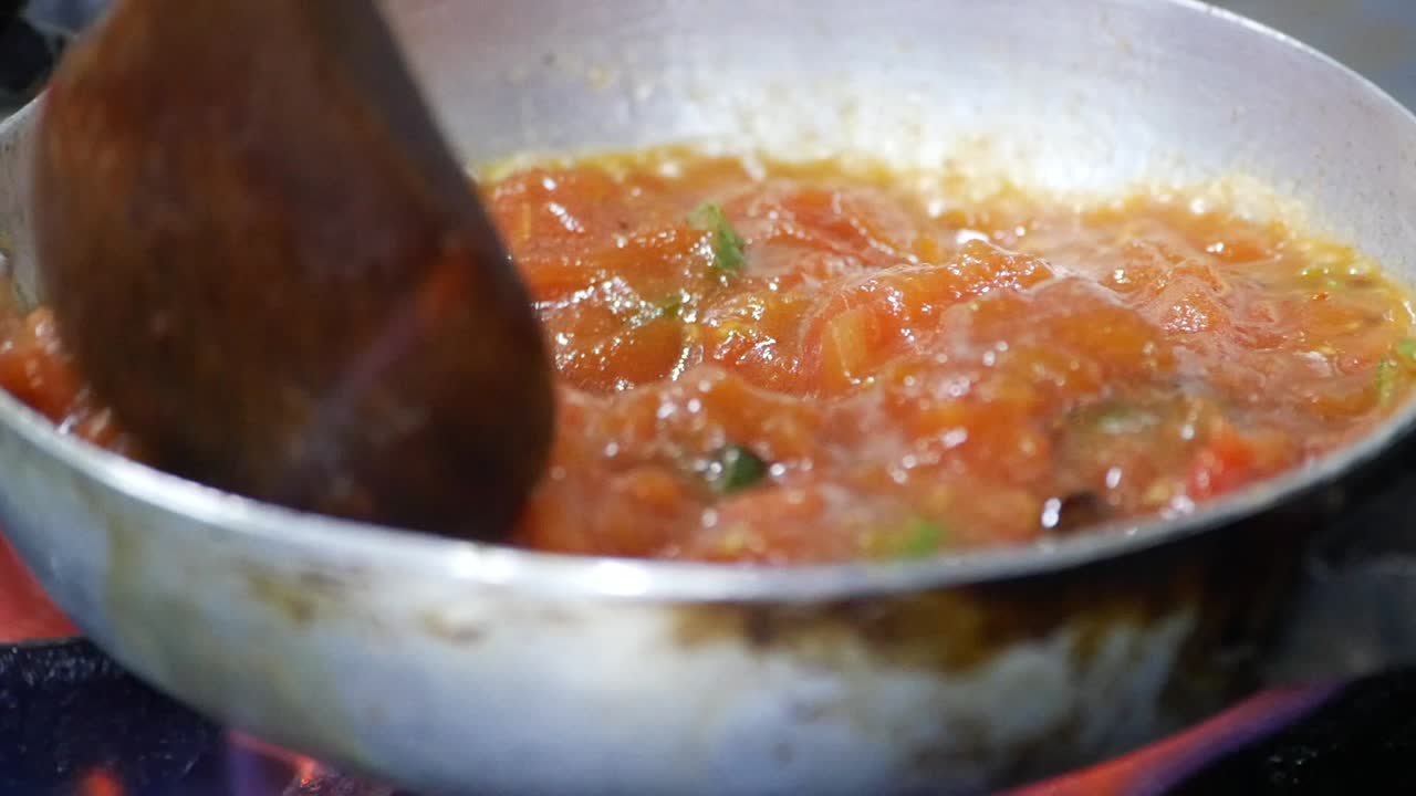 토마토 소스를 만드는 것