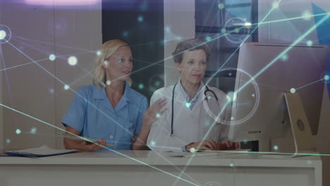 animación de redes de conexiones sobre mujeres médicas caucásicas usando computadora