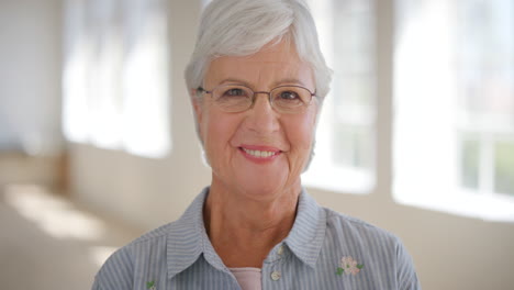 Portrait-of-a-happy-senior-woman-smiling