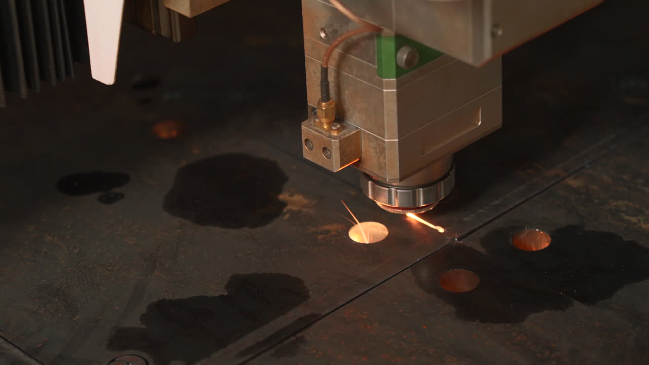 Máquina de corte láser en acción