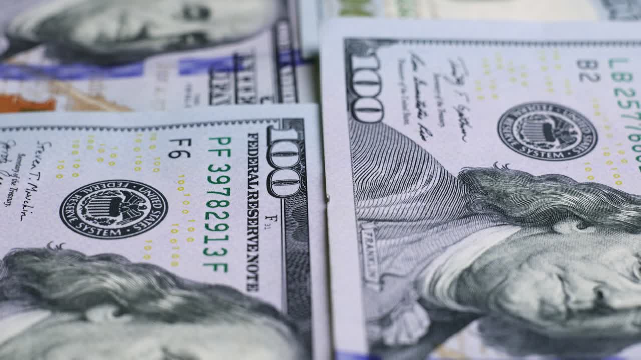 billetes de dólar estadounidense, dinero de papel, moneda de tasa de cambio. billetes de efectivo. el concepto de finanzas e inversión. cien dólares estadounidenses. economía empresarial