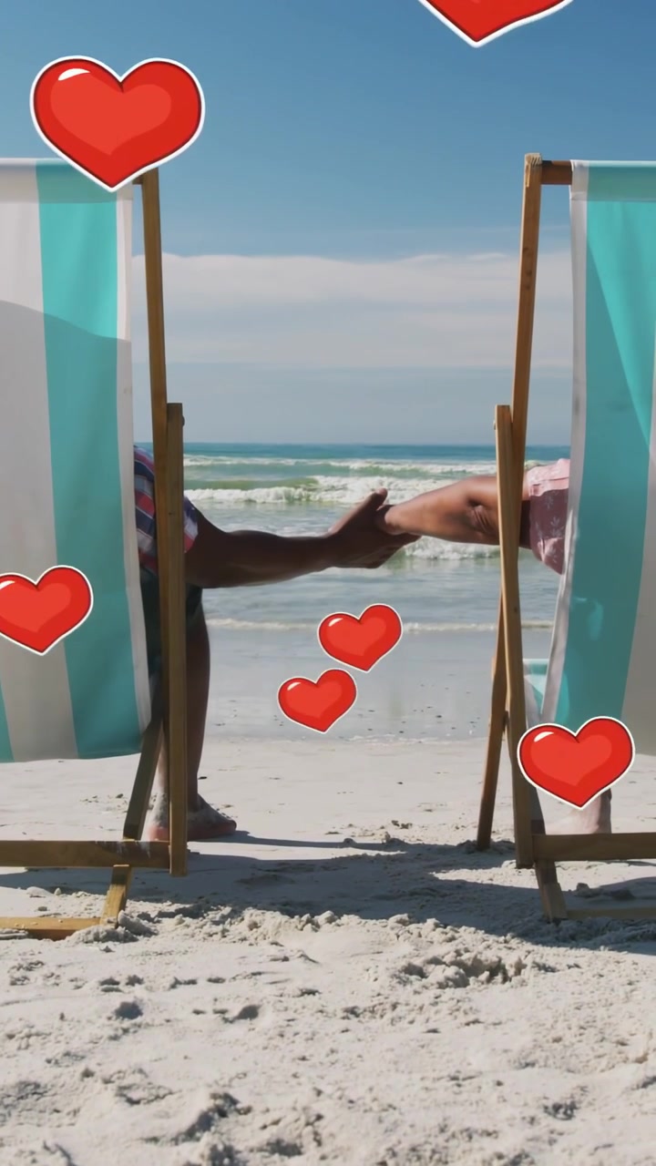 Video verticale: Coppia che si protende tra le sedie, le mani si incontrano e si stringono, cuori che fluttuano, pubblicità romantiche.