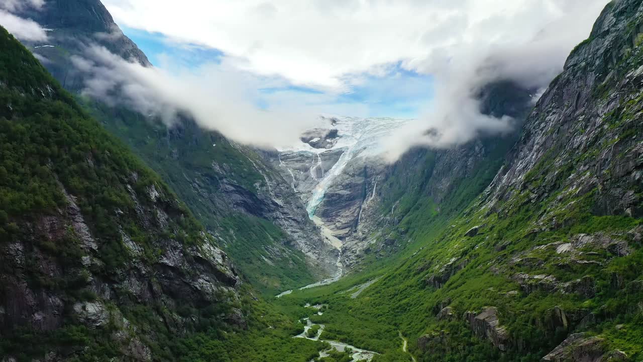Krásná norská příroda, ledovec Kjenndalsbreen