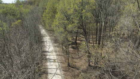 Dirt-Road-Through-The-Forest-At-Lower-Hatchie-National-Wildlife-Refuge-In-Tennessee,-USA